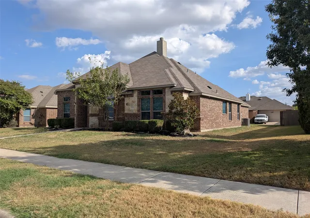 Photo 3 of Single family home for sale at 408 Valley Ridge Dr, Red Oak, TX 75154 | MLS# 21379407 | Listing updated on 2026-09-13