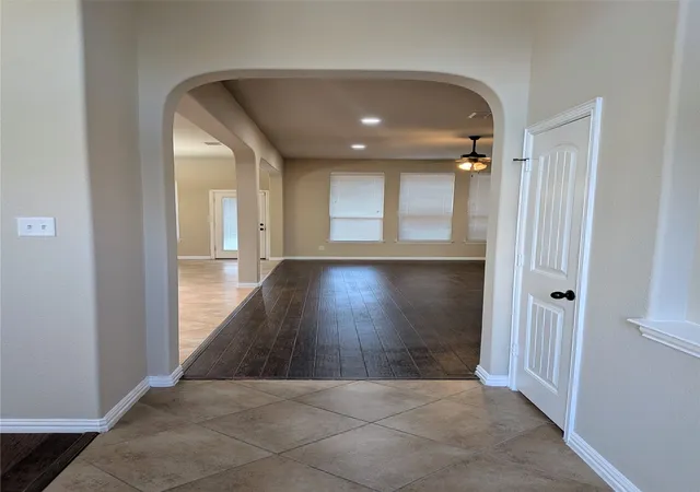 Photo 4 of Single family home for sale at 408 Valley Ridge Dr, Red Oak, TX 75154 | MLS# 21379407 | Listing updated on 2026-09-13