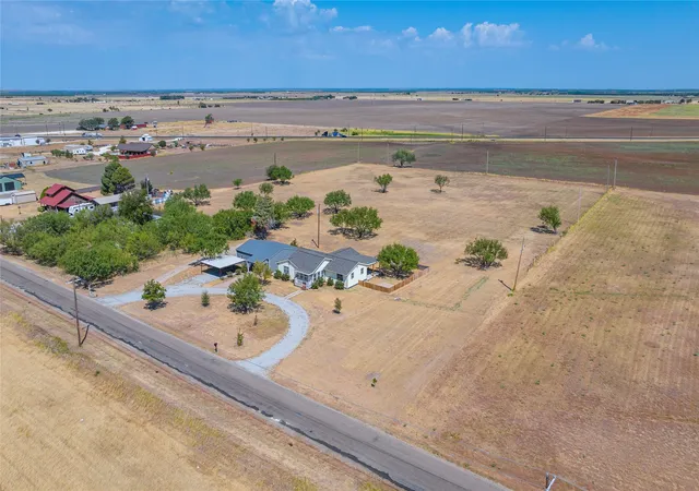 Photo 3 of Single family home for sale at 390 Mesquite Ln, Abilene, TX 79601 | MLS# 21379295 | Listing updated on 2026-10-06