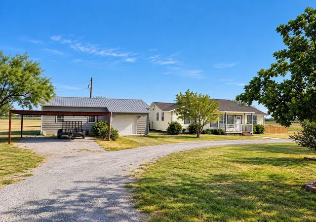 Photo 4 of Single family home for sale at 390 Mesquite Ln, Abilene, TX 79601 | MLS# 21379295 | Listing updated on 2026-10-06