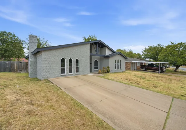 Photo 2 of Single family home for sale at 912 Kelley Dr, Fort Worth, TX 76140 | MLS# 21379443 | Listing updated on 2026-09-12