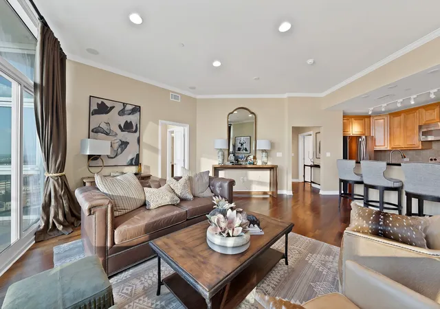 Photo 3 of Sale Pending at 500 Throckmorton St #1701, Fort Worth, TX 76102 | MLS# 21379373 | Listing updated on 2026-09-25