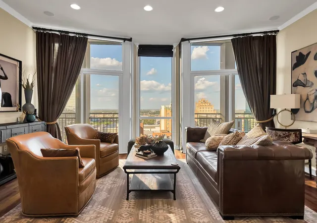 Photo 4 of Sale Pending at 500 Throckmorton St #1701, Fort Worth, TX 76102 | MLS# 21379373 | Listing updated on 2026-09-25