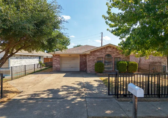 Photo 1 of Single family home for sale at 2428 Summit Ln, Dallas, TX 75227 | MLS# 21312353 | Listing updated on 2026-09-08