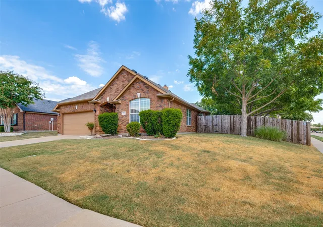 Photo 2 of Single family home for sale at 3018 Ashlawn Ct, Midlothian, TX 76065 | MLS# 21378065 | Listing updated on 2026-09-11