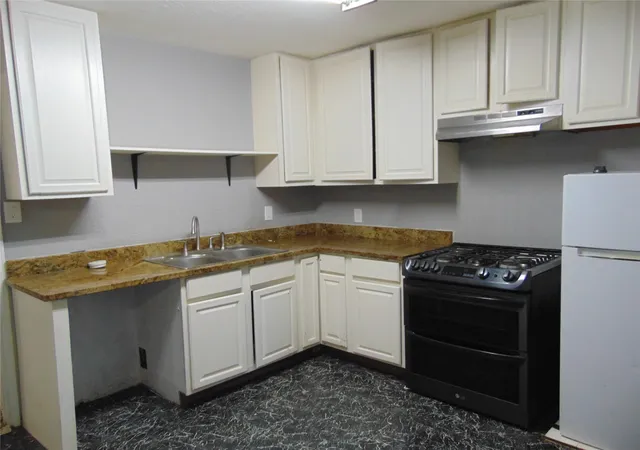 Photo 3 of Sale Pending at 2233 Talco Dr, Dallas, TX 75241 | MLS# 21379018 | Listing updated on 2026-09-09