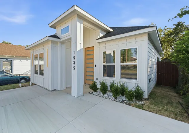 Photo 3 of Single family home for sale at 1535 Caldwell St, Dallas, TX 75223 | MLS# 21379479 | Listing updated on 2026-09-13