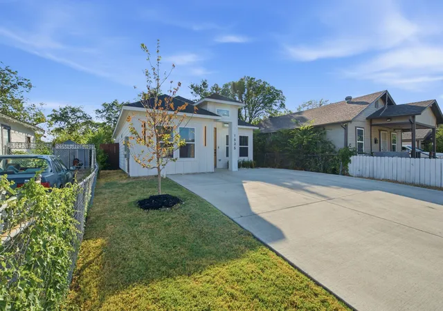 Photo 4 of Single family home for sale at 1535 Caldwell St, Dallas, TX 75223 | MLS# 21379479 | Listing updated on 2026-09-13