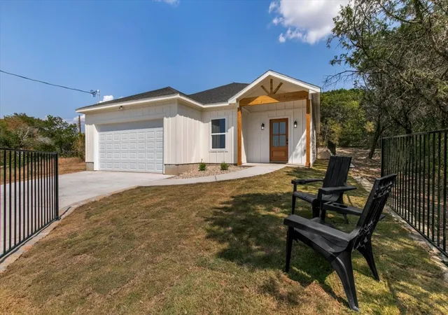 Photo 3 of Single family home for sale at 1001 Apache Ridge Rd, Granbury, TX 76048 | MLS# 21378805 | Listing updated on 2026-09-12