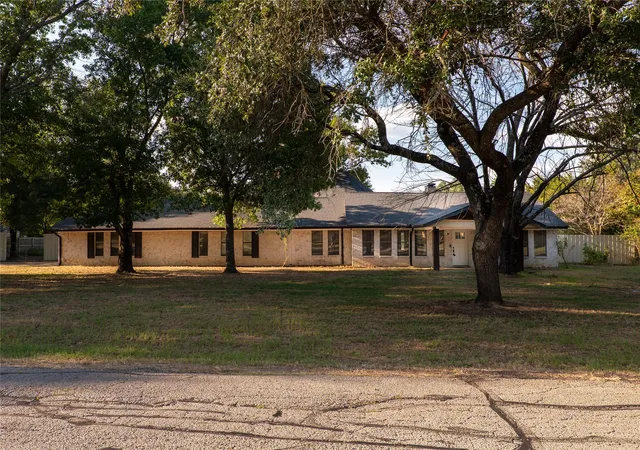 Photo 2 of Single family home for sale at 207 Southridge Rd, Edgewood, TX 75117 | MLS# 21379450 | Listing updated on 2026-09-28