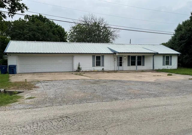 Photo 1 of Single family home for sale at 400 N Angelina, Whitney, TX 76692 | MLS# 21379541 | Listing updated on 2026-09-10