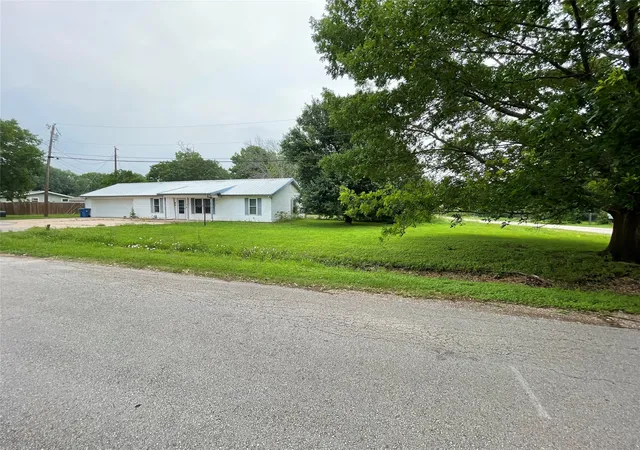 Photo 3 of Single family home for sale at 400 N Angelina, Whitney, TX 76692 | MLS# 21379541 | Listing updated on 2026-09-10
