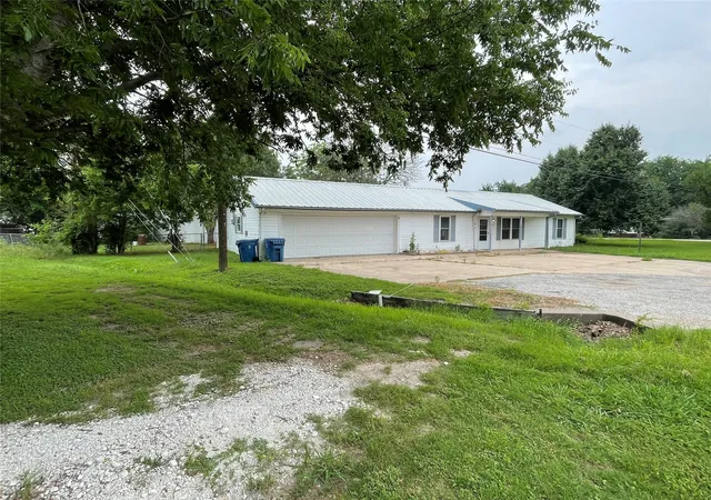 Photo 3 of Single family home for sale at 400 N Angelina, Whitney, TX 76692 | MLS# 21379541 | Listing updated on 2026-09-10