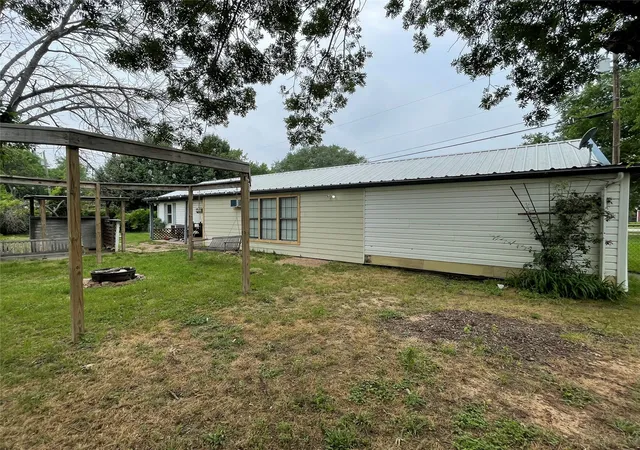 Photo 4 of Single family home for sale at 400 N Angelina, Whitney, TX 76692 | MLS# 21379541 | Listing updated on 2026-09-10