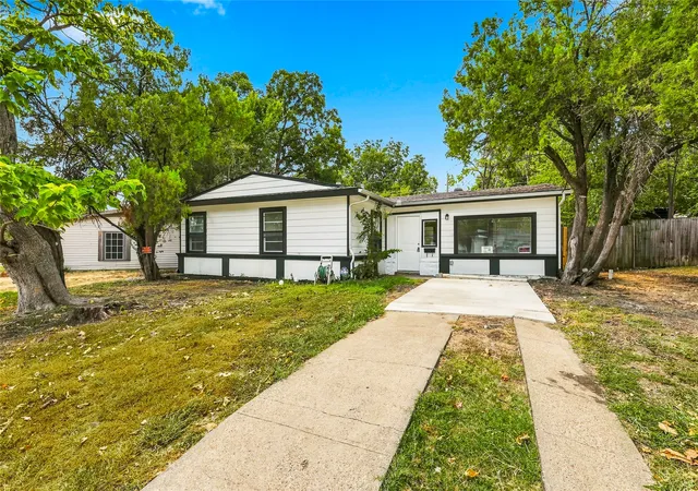 Photo 1 of Single family home for sale at 702 Jonathan Ln, Arlington, TX 76010 | MLS# 21379382 | Listing updated on 2026-09-26