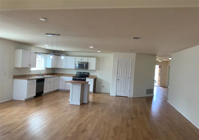 Photo 3 of Single family home for sale at 3208 Sadie Trl, Fort Worth, TX 76137 | MLS# 21379550 | Listing updated on 2026-09-08