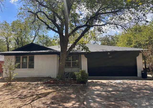 Photo 1 of Single family home for sale at 819 W State St, Terrell, TX 75160 | MLS# 21379582 | Listing updated on 2026-09-26