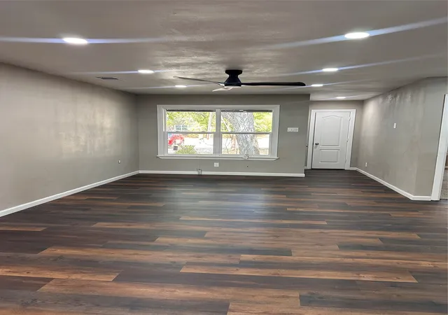Photo 2 of Single family home for sale at 819 W State St, Terrell, TX 75160 | MLS# 21379582 | Listing updated on 2026-09-26