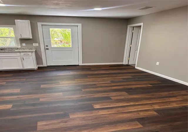 Photo 4 of Single family home for sale at 819 W State St, Terrell, TX 75160 | MLS# 21379582 | Listing updated on 2026-09-26