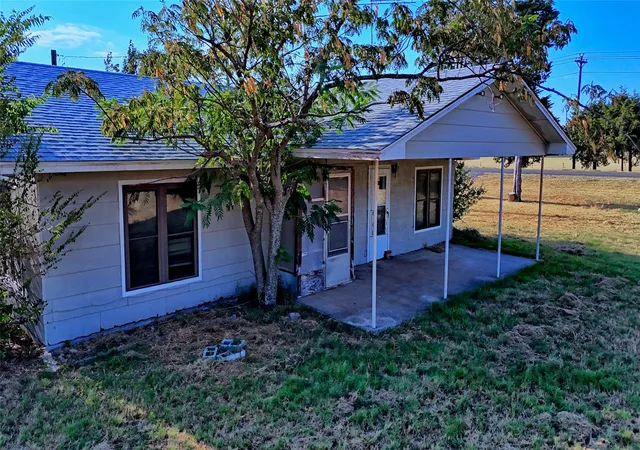 Photo 3 of Single family home for sale at 5423 Fm 1956, Nocona, TX 76255 | MLS# 21369687 | Listing updated on 2026-09-22