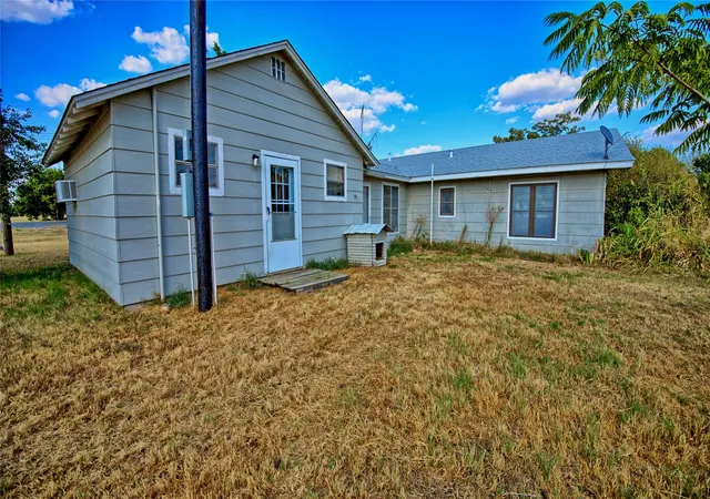 Photo 4 of Single family home for sale at 5423 Fm 1956, Nocona, TX 76255 | MLS# 21369687 | Listing updated on 2026-09-22