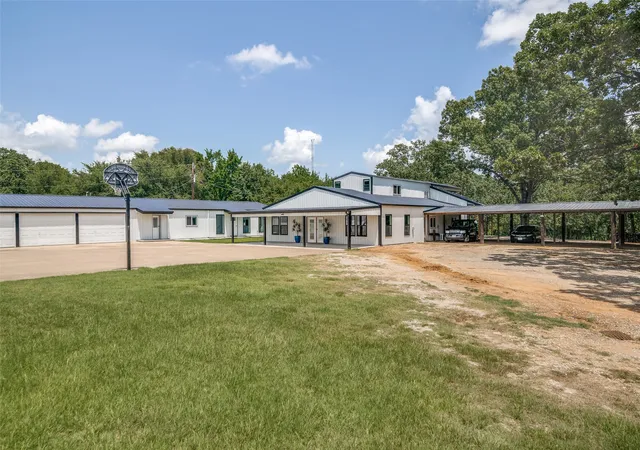 Photo 3 of Multi family home for sale at 558 Private Rd 7423, Emory, TX 75440 | MLS# 21379635 | Listing updated on 2026-09-24