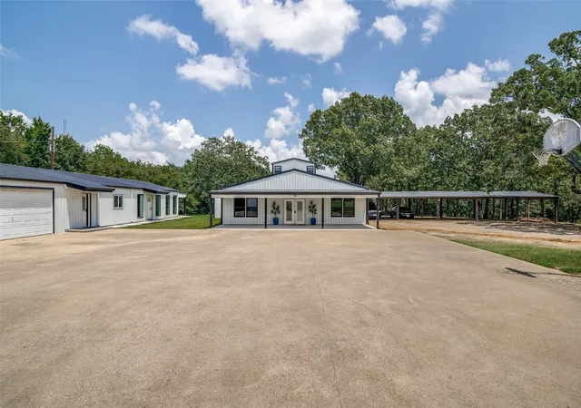 Photo 3 of Multi family home for sale at 558 Private Rd 7423, Emory, TX 75440 | MLS# 21379635 | Listing updated on 2026-09-24