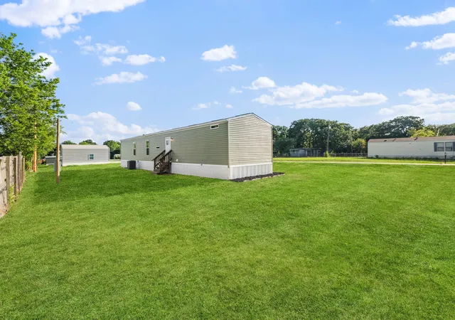 Photo 3 of Manufactured home for sale at 238 Vaughn, Gun Barrel City, TX 75156 | MLS# 21379648 | Listing updated on 2026-10-05