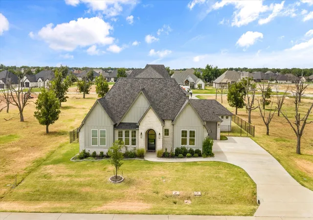 Photo 1 of Single family home for sale at 2703 Village Rd, Granbury, TX 76049 | MLS# 21379652 | Listing updated on 2026-09-09