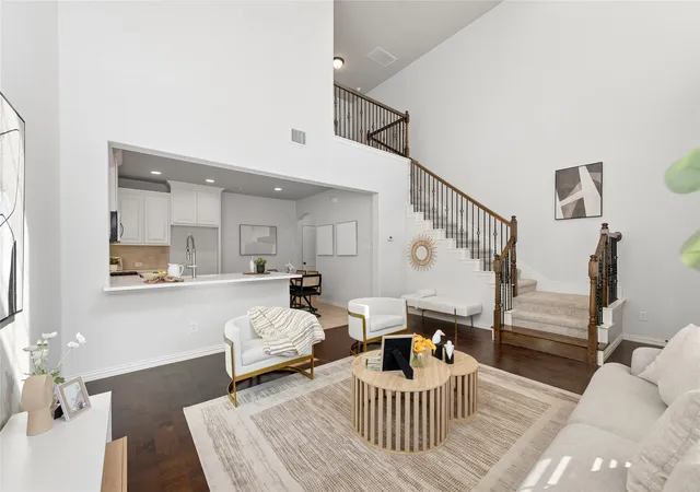 Photo 4 of Townhouse for sale at 643 Matthew Pl, Richardson, TX 75081 | MLS# 21376399 | Listing updated on 2026-09-12