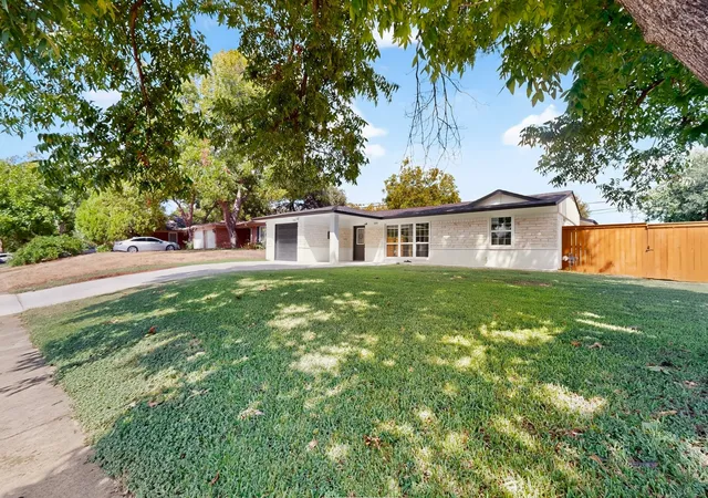 Photo 3 of Single family home for sale at 1514 Westwood Dr, Irving, TX 75060 | MLS# 21379597 | Listing updated on 2026-09-10
