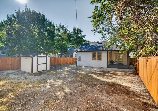 Photo 3 of Single family home for sale at 1007 Winston St, Dallas, TX 75208 | MLS# 21379351 | Listing updated on 2026-10-06