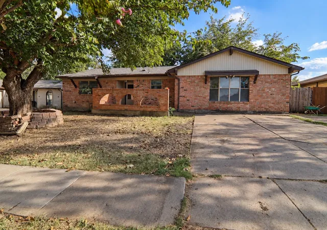 Photo 1 of Single family home for sale at 508 Grants Pkwy, Arlington, TX 76014 | MLS# 21377197 | Listing updated on 2026-09-25