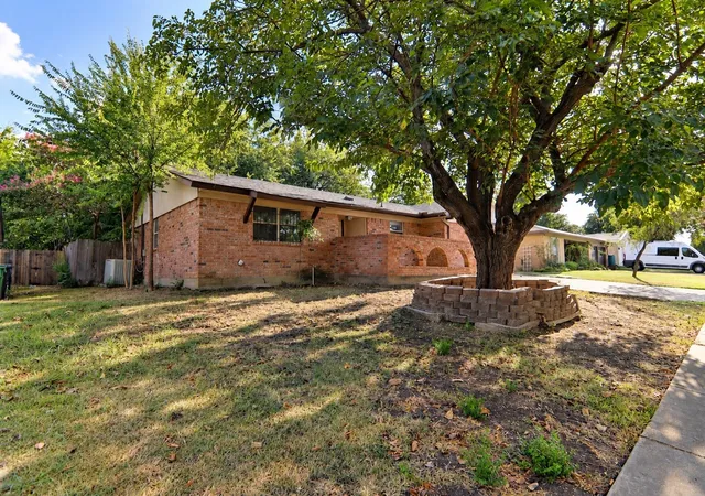 Photo 3 of Single family home for sale at 508 Grants Pkwy, Arlington, TX 76014 | MLS# 21377197 | Listing updated on 2026-09-25