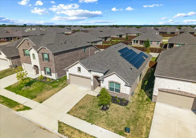 Photo 4 of Single family home for sale at 2109 Esher Dr, Little Elm, TX 75068 | MLS# 21374572 | Listing updated on 2026-09-12