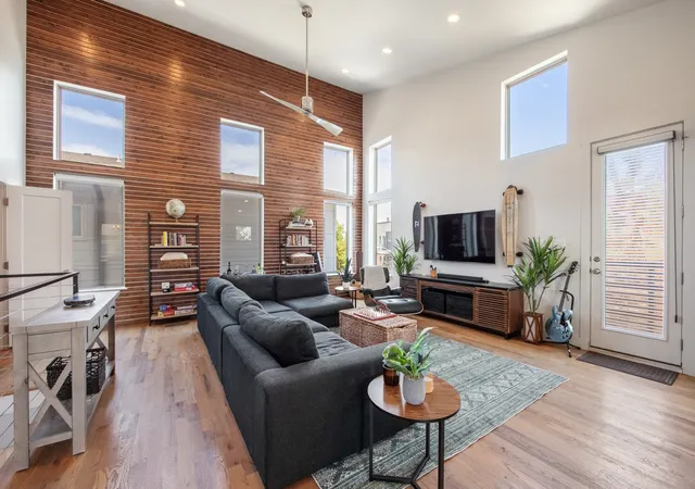 Photo 1 of Condo for sale at 2421 N Garrett Ave #1, Dallas, TX 75206 | MLS# 21372628 | Listing updated on 2026-09-13