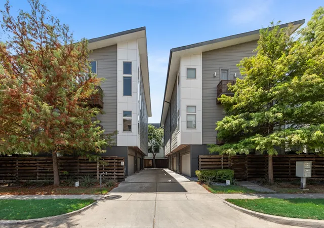Photo 2 of Condo for sale at 2421 N Garrett Ave #1, Dallas, TX 75206 | MLS# 21372628 | Listing updated on 2026-09-13