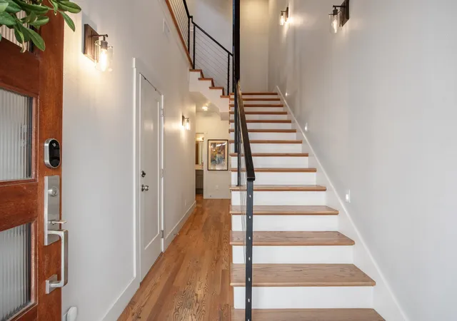Listing Photo 4 - Condo for sale in building located at 2421 N Garrett Ave, Dallas, TX 75206 - Unit #1