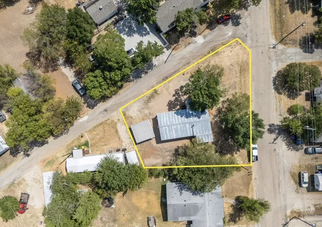 Photo 2 of Manufactured home for sale at 4676 Old Dallas Rd, Elm Mott, TX 76640 | MLS# 21378930 | Listing updated on 2026-10-01