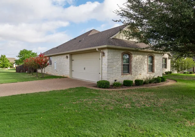 Photo 3 of Single family home for sale at 557 Perry Ln, Robinson, TX 76706 | MLS# 21373692 | Listing updated on 2026-10-07