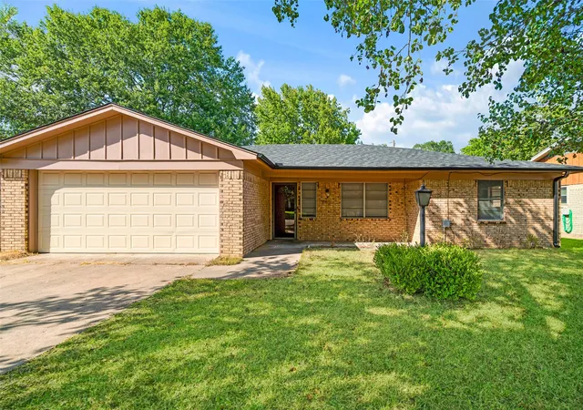 Single family home for sale at 3475 Vagas Dr, Paris, TX 75462 | MLS# 21350340