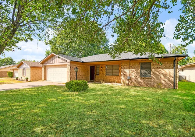 Photo 3 of Single family home for sale at 3475 Vagas Dr, Paris, TX 75462 | MLS# 21350340 | Listing updated on 2026-09-30