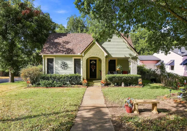 Photo 1 of Single family home for sale at 1231 W Sears St, Denison, TX 75020 | MLS# 21378475 | Listing updated on 2026-09-12