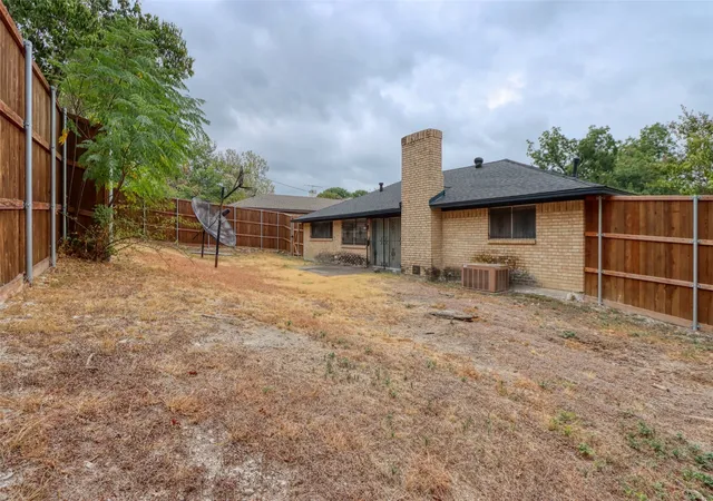 Photo 3 of Single family home for sale at 327 Penguin Dr, Dallas, TX 75241 | MLS# 21379864 | Listing updated on 2026-09-10