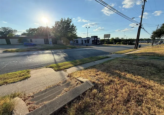 Photo 2 of Land for sale at 811 N Travis St, Sherman, TX 75090 | MLS# 21379376 | Listing updated on 2026-09-10