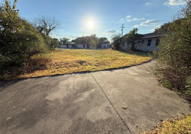 Photo 3 of Land for sale at 811 N Travis St, Sherman, TX 75090 | MLS# 21379376 | Listing updated on 2026-09-10