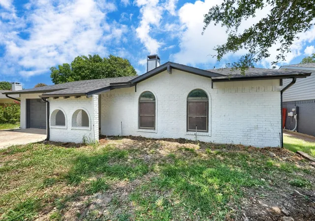 Photo 3 of Single family home for sale at 1002 Ml Run Dr, Allen, TX 75002 | MLS# 21379893 | Listing updated on 2026-09-12