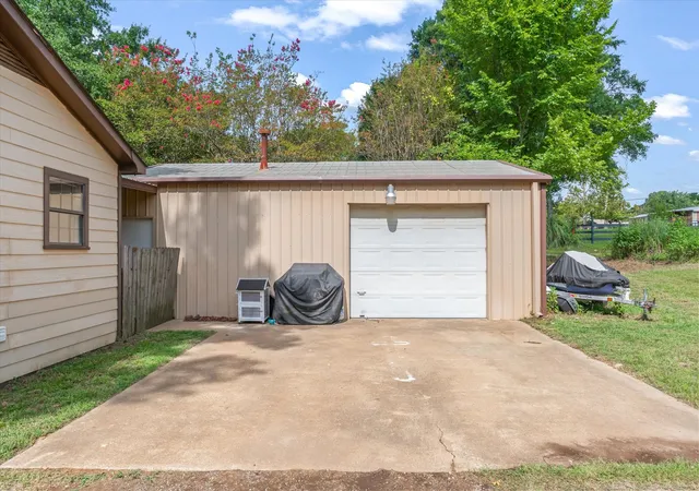 Photo 4 of Single family home for sale at 13379 County Rd 3140, Tyler, TX 75706 | MLS# 21379889 | Listing updated on 2026-09-13