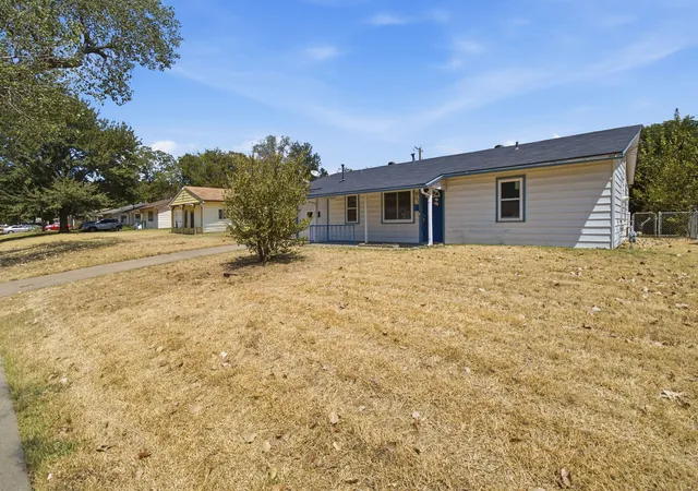Photo 3 of Sale Pending at 804 Aransas Dr, Euless, TX 76039 | MLS# 21353341 | Listing updated on 2026-10-02