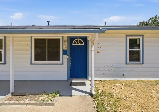 Photo 4 of Sale Pending at 804 Aransas Dr, Euless, TX 76039 | MLS# 21353341 | Listing updated on 2026-10-02